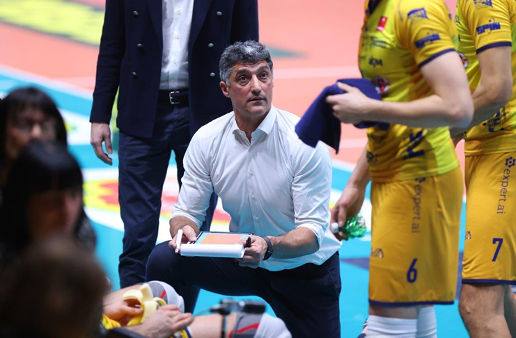 thevolleynews's tweet photo. Andrea Giani: "Senza Ngapeth sarà un banco di prova per tutti" (VIDEO)
https://t.co/i09WXqV7yk

#VolleyNews #AndreaGiani #ModenaVolley #SuperlegaMaschile #VeroVolleyMonza https://t.co/rzhwpjHvk7