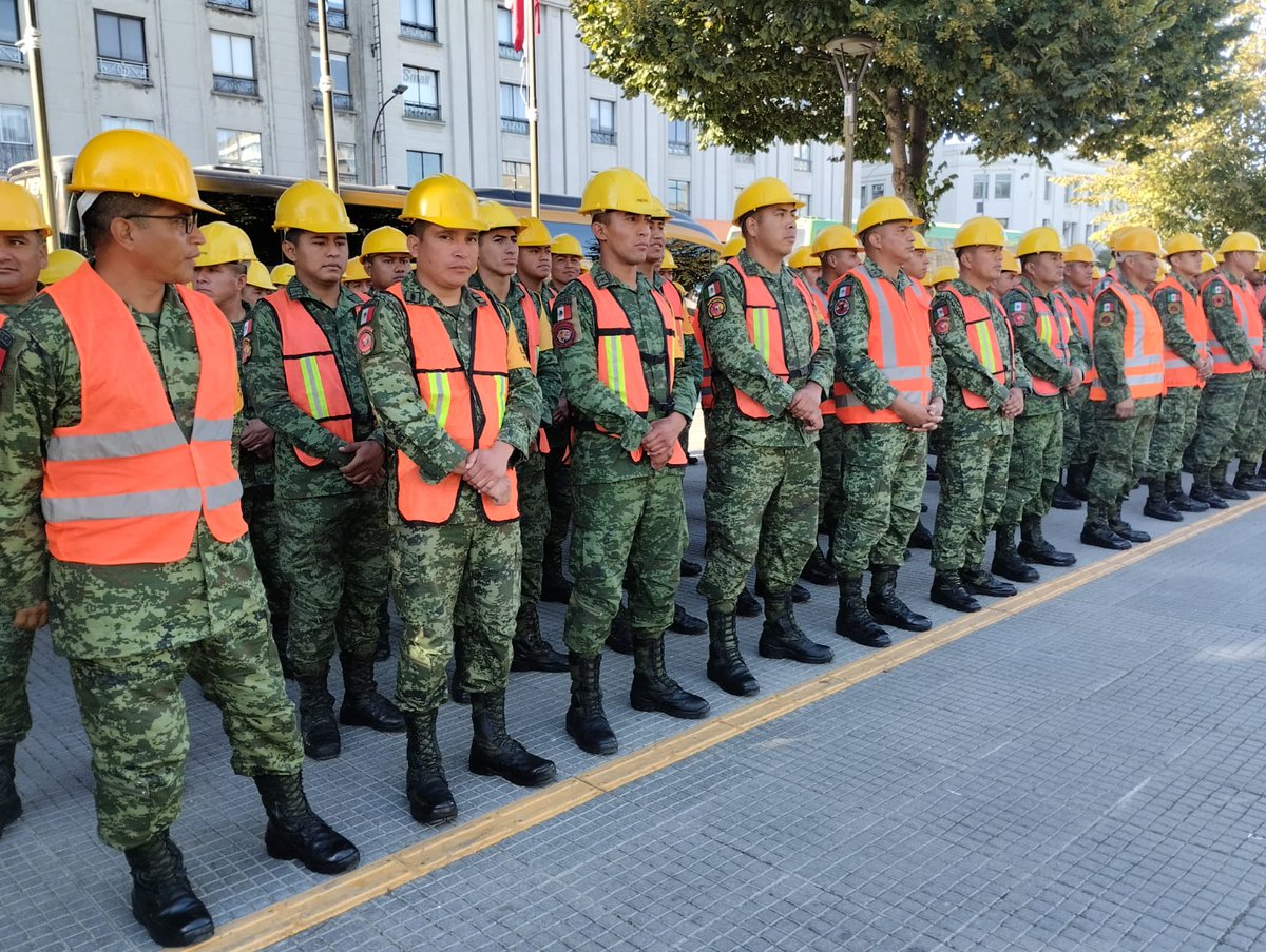 CEspinozaQ's tweet photo. ¡Biobío les dice gracias! Autoridades despiden a 300 brigadistas de México y 50 de España que combatieron durante 27 días seguidos los incendios forestales @Cooperativa https://t.co/tJxpxSfzpQ