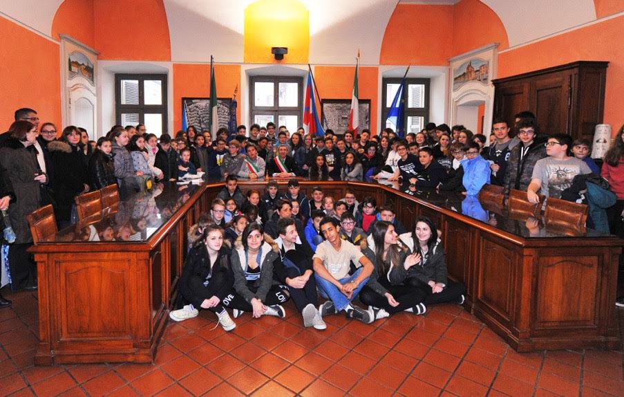 jackprandi's tweet photo. Oggi, otto anni fa. La passione è rimasta la stessa, i capelli un po’ meno. #SindacoDeiRagazzi #AccadeOggi https://t.co/pgq9XAormr