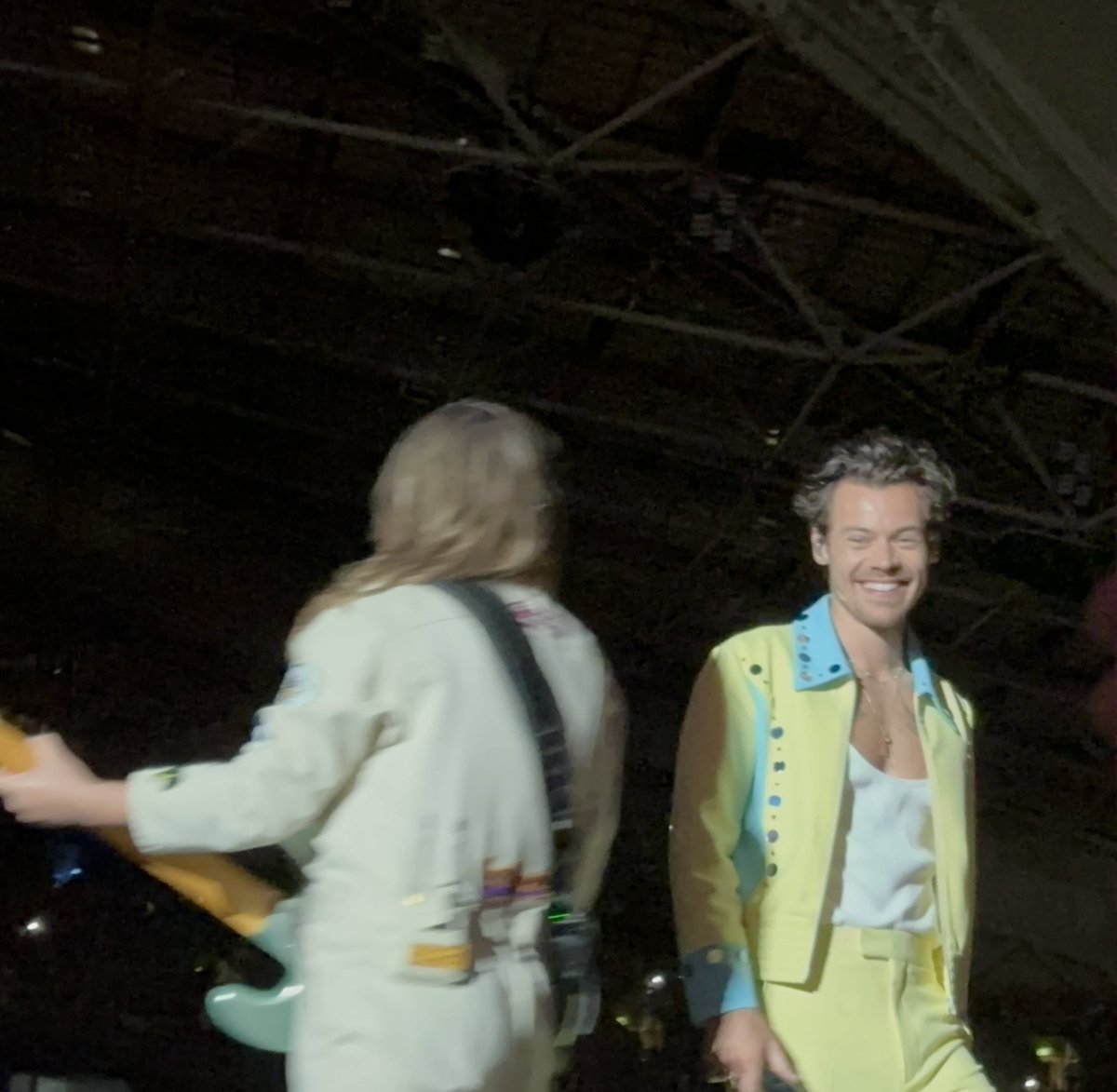 canyonmoon9's tweet photo. #LoveOnTourSydney https://t.co/DEvIuVAcPK