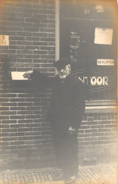 wfarchief's tweet image. Deze week was de keuze snel gemaakt tijdens het #collectievissen: deze #postbode uit Spanbroek is een voorouder van een van onze medewerkers