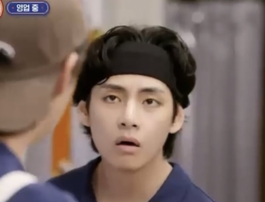 taethred3012's tweet photo. Lmao Taehyung’s expressions, he’s trying to understand what wooshik wanted 😭😭 https://t.co/KHDhclYr7J https://t.co/Iw6w5LVZHh