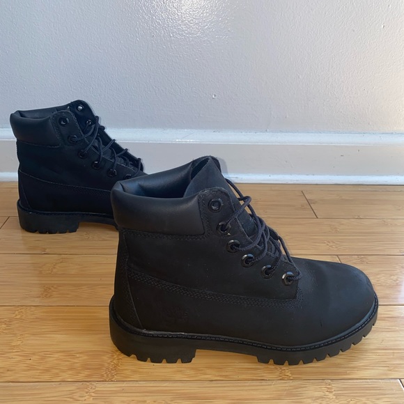 dltaylor682's tweet photo. So good I had to share! Check out all the items I'm loving on @Poshmarkapp from @MartiJohnston13 #poshmark #fashion #style #shopmycloset #freepeople #timberland #nike: https://t.co/6BeblujWgf https://t.co/GJjb0F6vbd