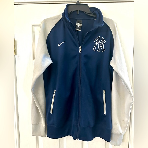 dltaylor682's tweet photo. So good I had to share! Check out all the items I'm loving on @Poshmarkapp from @MartiJohnston13 #poshmark #fashion #style #shopmycloset #freepeople #timberland #nike: https://t.co/6BeblujWgf https://t.co/GJjb0F6vbd