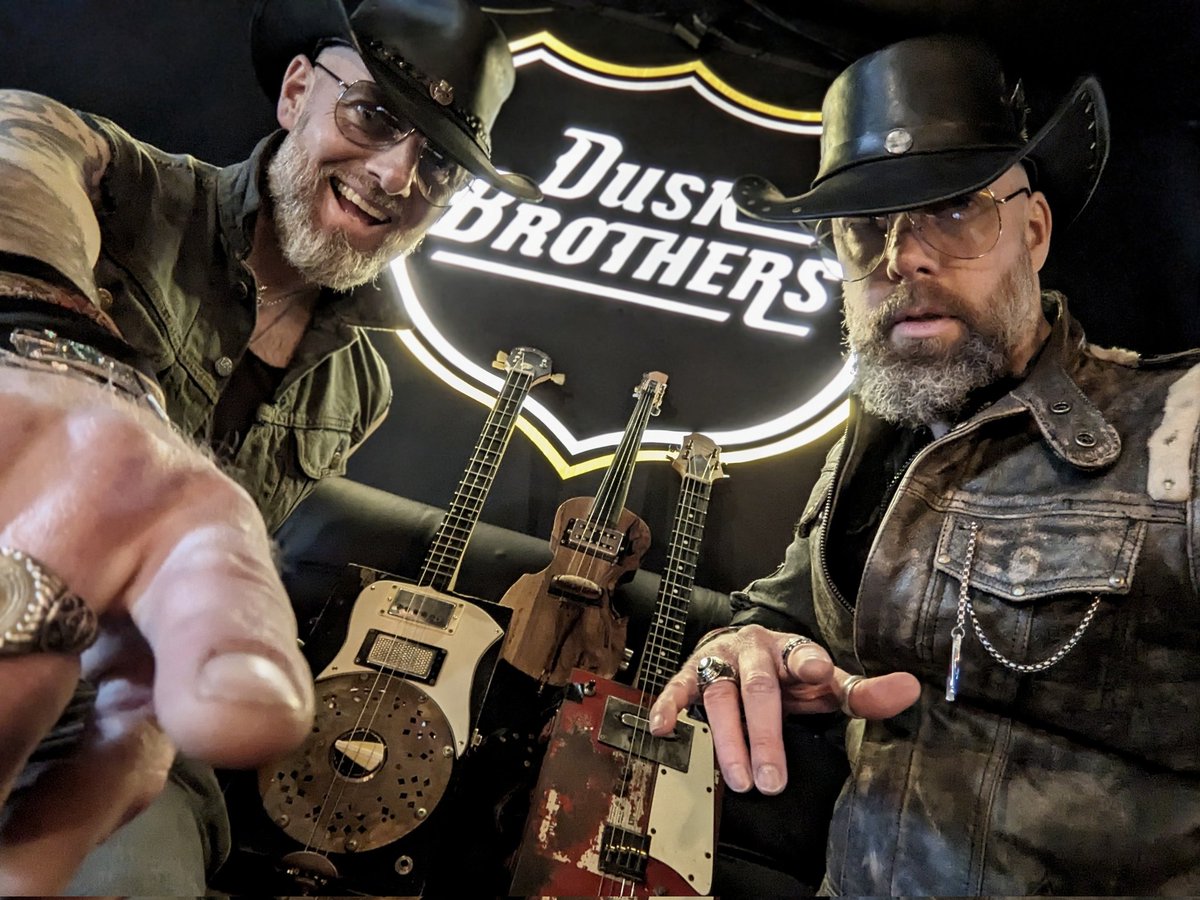 DuskBrothers's tweet photo. Rums up!! 🥃🥃🔥🔥

Live stream on YouTube tonight... 

See you at 9pm for the show with the mighty Dead Horse Bay, they're gonna bring the crazy for sure and we can't wait!

Link to the show:
https://t.co/5lws79b9NP…

#livestreaming #darkswampblues #handmadeinstruments https://t.co/k5CntjWgTG