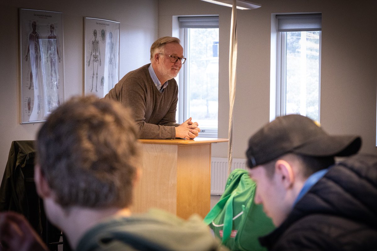 Idag hade vi besök av Liberalernas partiledare Johan Pehrson. Han pratade bl a om några av partiets viktigaste frågor och om hur riksdagens ledamöter fattar beslut som rör vår vardag. #samhällskunskap #samhällsengagemang #politik #liberalerna