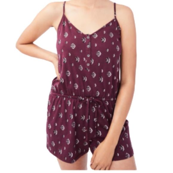 julie558232's tweet photo. So good I had to share! Check out all the items I'm loving on @Poshmarkapp from @pamela_lowman #poshmark #fashion #style #shopmycloset #hype #aeropostale: https://t.co/IeoxAZeXz5 https://t.co/vUobS1Mi4P