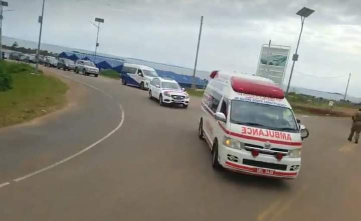 kfdmedia3's tweet photo. SITUATION: At Entebbe Airport Earlier as the Body of the late @NUP_Ug Human Rights Lawyer @AnthonyWameli arrived and taken to the Party's H/Qrs in Makerere Kavule for Public View!
#FollowUs #ForMoreDetails https://t.co/DxwFaqJYtS