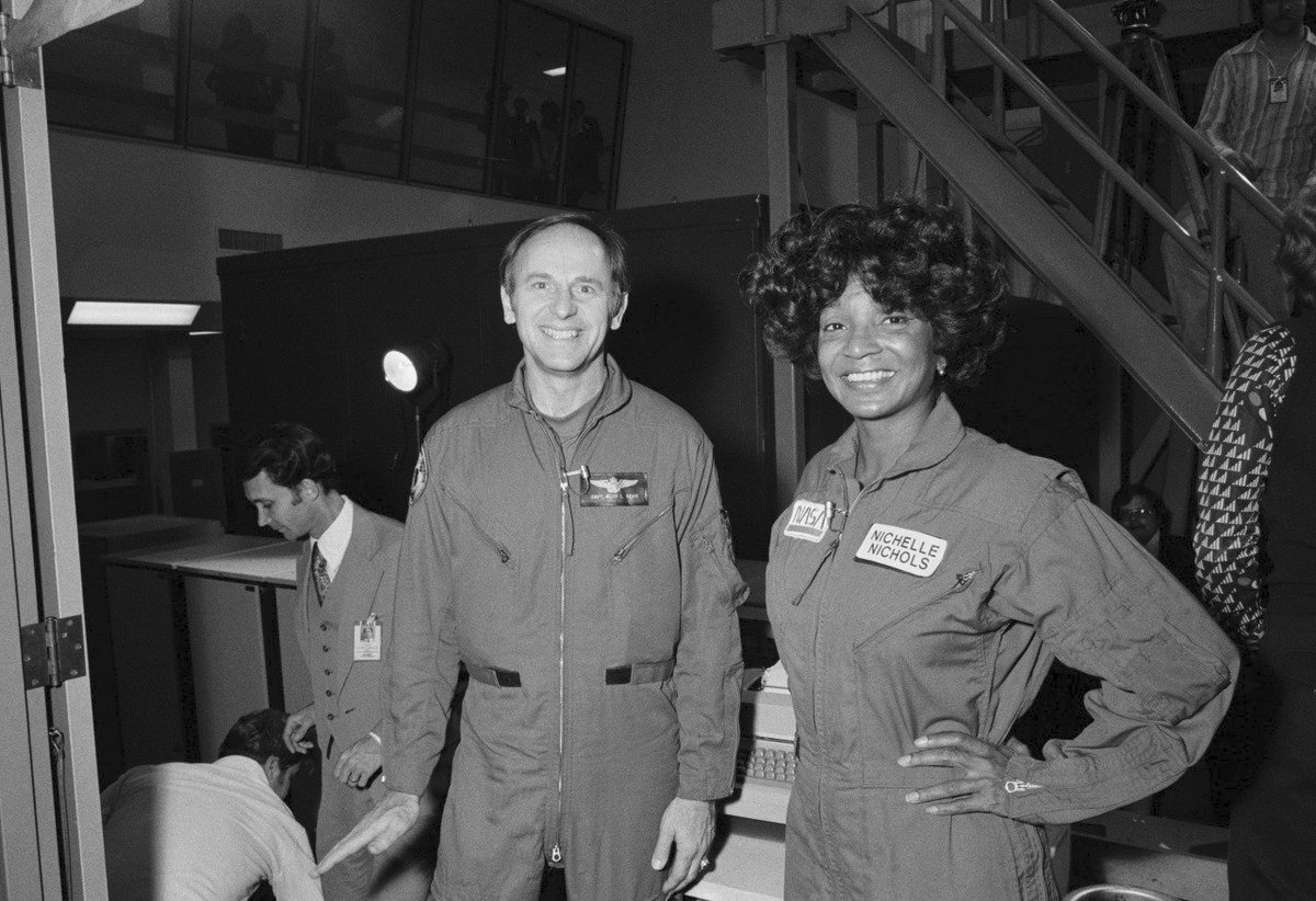 contactlight69's tweet photo. Star Trek’s #NichelleNichols with #Apollo12 Astronaut #AlanBean at NASA's Johnson #Space Center in Texas, March 4, 1977. #BlackHistoryMonth
https://t.co/c3jCbURd2m
https://t.co/38OK3ZpPwh https://t.co/5oQfYJtzIe