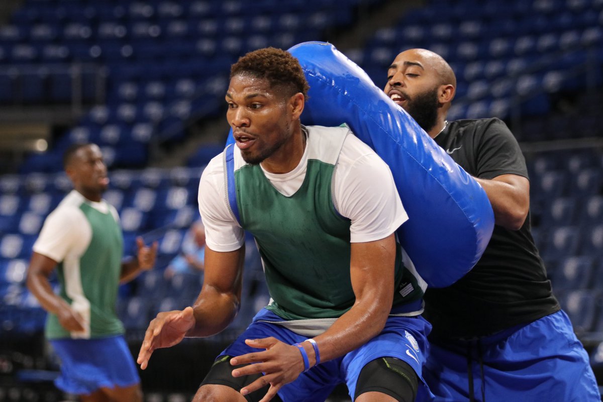 CoachNunez31's tweet image. Senior night for my guys! It’s wild to think but I started my college coaching career with this group. I can’t thank them enough for their continued effort day in and day out! This is a special group! We are forever locked in! 🤞🏾💙