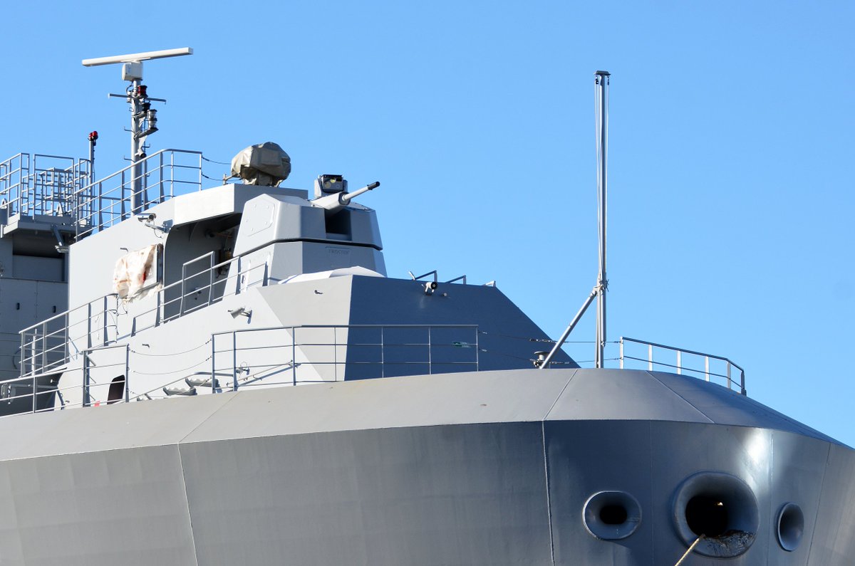 OpexNews's tweet image. ⚓️ Le tout premier exemplaire du nouveau canon de 40 mm automatisé #RAPIDFire développé par #Nexter et #Thales vient de prendre place sur le BRF Jacques Chevallier. Les premiers tirs auront lieu en Méditerranée d'ici l'été.
meretmarine.com/fr/defense/le-…