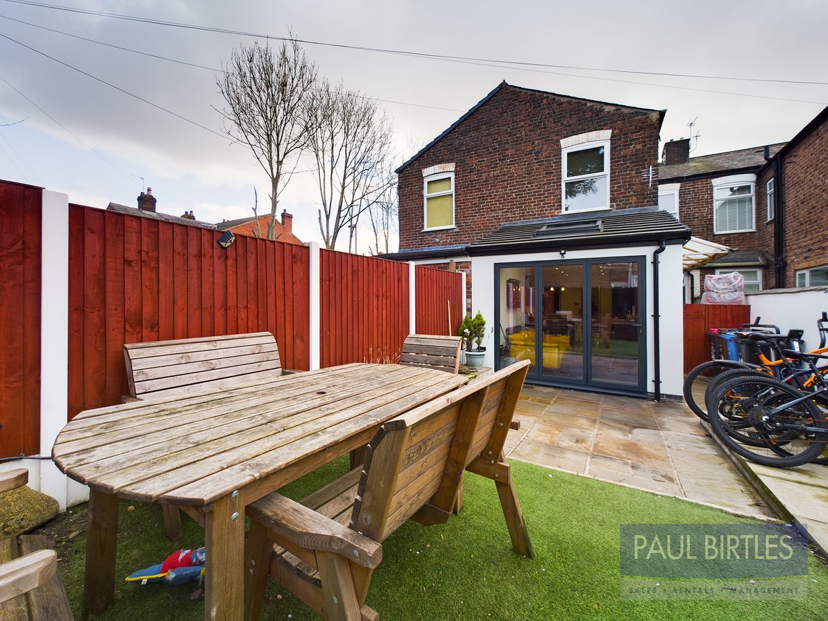 ⭐NEW FOR SALE⭐

📍 Barton Lane, Eccles

*A REALLY SPACIOUS FOUR BEDROOM GARDEN TERRACED PROPERTY THAT'S BEEN EXTENDED TO THE REAR TO PROVIDE AN EXCELLENT OPEN PLAN BREAKFAST KITCHEN/SITTING ROOM* 

🔑£275,000

paulbirtlesestateagents.co.uk/properties-for…