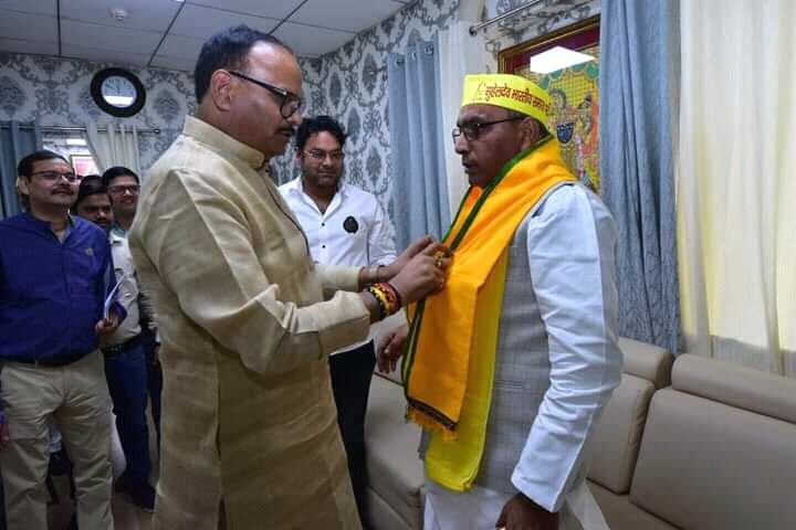pckashyap01's tweet photo. आज विधानसभा स्थित माननीय उपमुख्यमंत्री उत्तर प्रदेश सरकार श्री @brajeshpathakup  जी के कार्यालय कक्ष में सुहेलदेव भारतीय समाज पार्टी के माननीय राष्ट्रीय अध्यक्ष एवं पूर्व कैबिनेट मंत्री, उत्तर प्रदेश श्री @oprajbhar जी ने शिष्टाचार भेंट की। https://t.co/mjSAQBQ21i