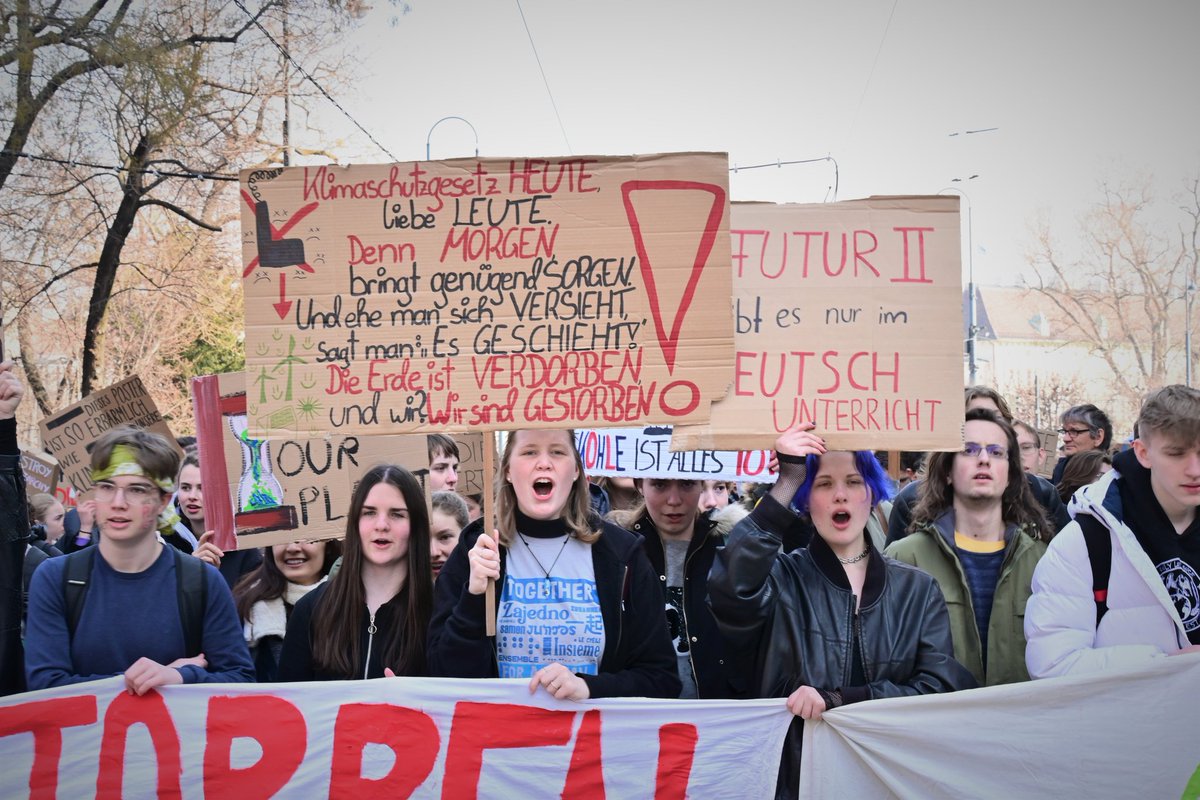 More than 30 000 people in Austria on the streets to demand climate justice! We are sick of governments listening to the interests of the fossil lobby instead of the people, we are sick of your ignorance! There is NO excuse for your denial!✊ #FridaysForFuture #TomorrowIsTooLate