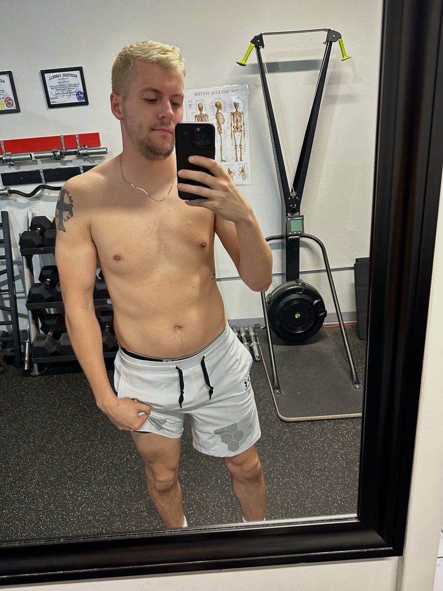 Robby_Goldd13's tweet photo. Gym time https://t.co/d3i4iL7mNS