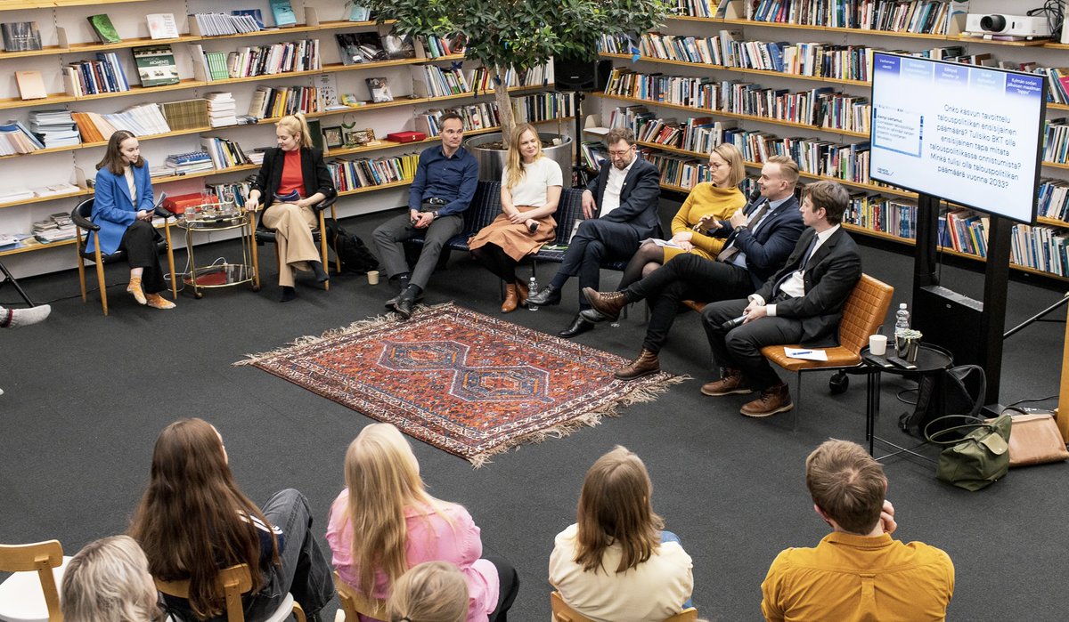 DemosHelsinki's tweet photo. Suuret kiitokset panelisteille, yleisölle sekä järjestäjille eilisestä vaalipaneelista. Keskustelu oli tärkeä ajankohtainen katsaus talouspolitiikkamme tulevaisuuteen. Alla lyhyt yhteenveto keskustelusta sekä linkki tapahtuman tallenteeseen.

https://t.co/7DxwWC8Z8f https://t.co/vkkLK1KoYj