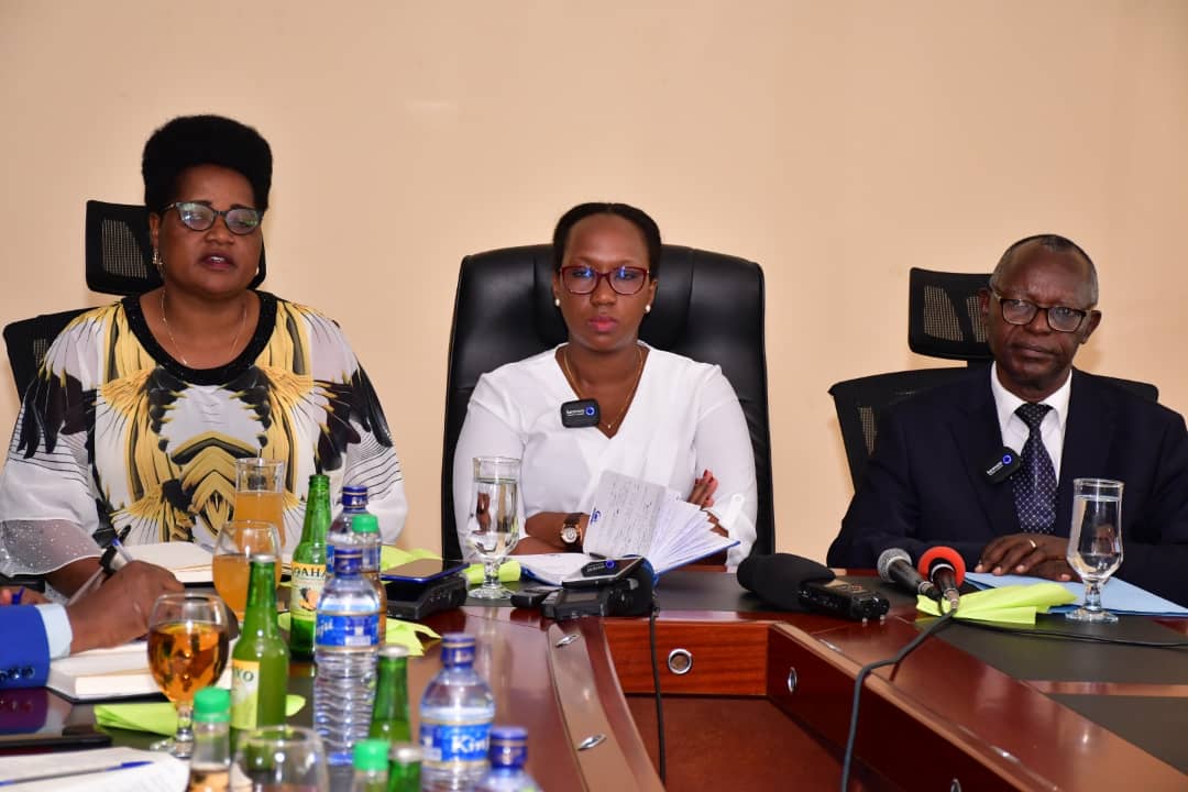 RTNBurundi's tweet photo. Parmi les défis soulevés au près du ministre en charge de l'industrie que ce  soit à #ITRAPACK et à #Jessy_Blessing_Company figurent le manque de devises et le problème lié à la coupure d'électricité. https://t.co/8bKMJokAba
