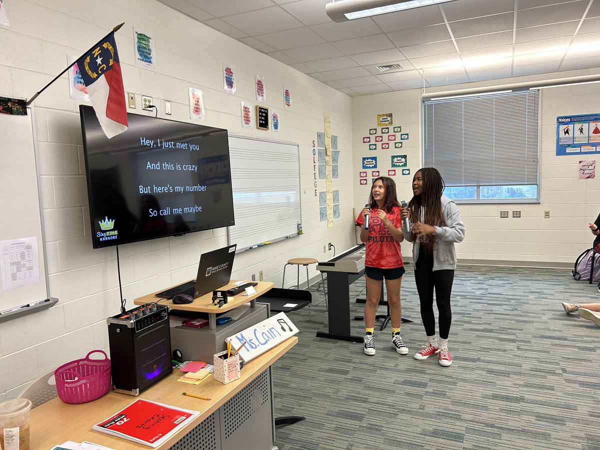 wkman3's tweet photo. Fridays are my FAV!!! 🎤 🎶 From The Greatest Showman to Carly Rae Jepsen 🤩@DrChrisLongo @PrincipalPHMS https://t.co/G5KUEuckjs