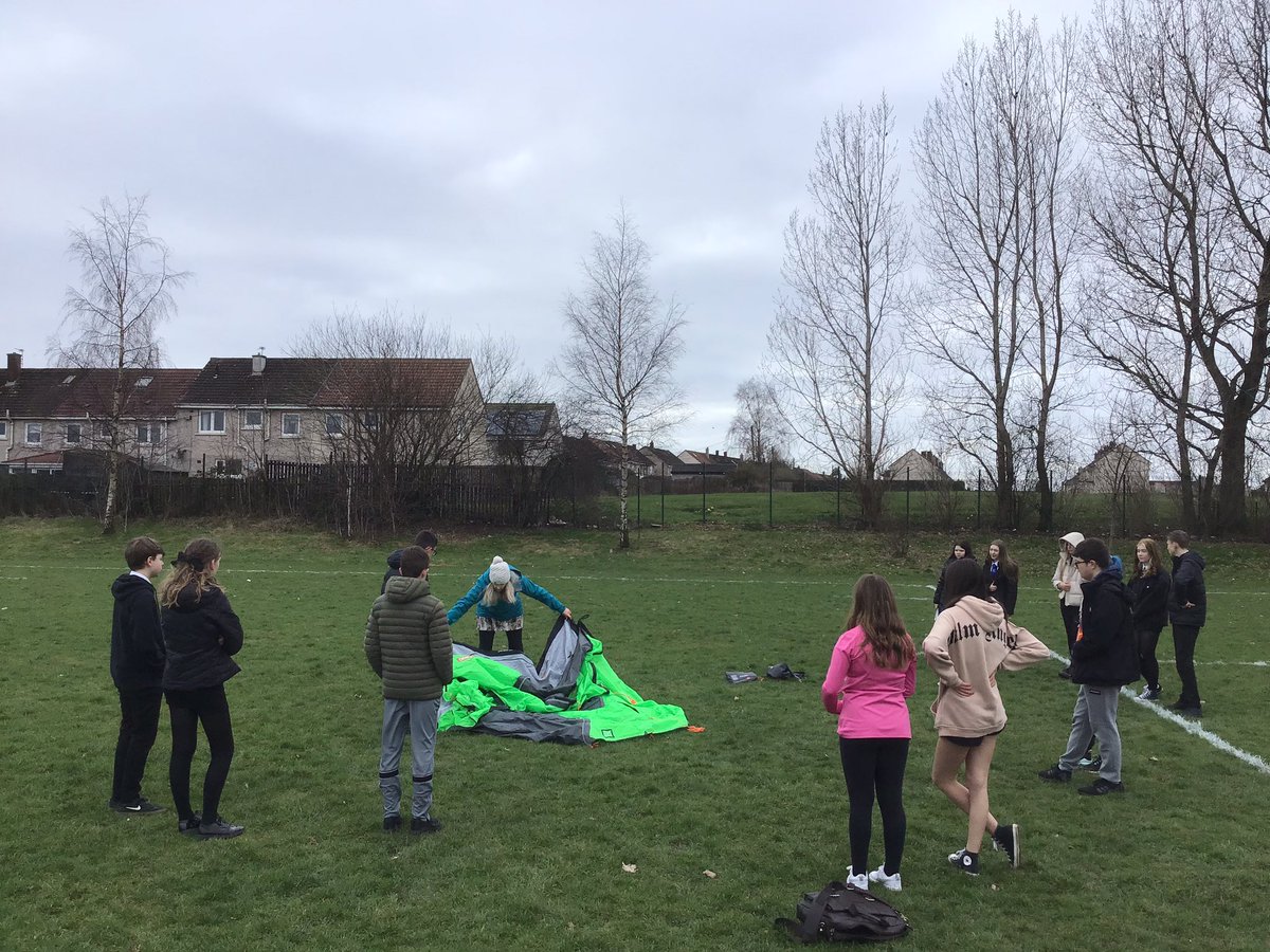 social_sahs's tweet photo. Today our S3-S4 Bronze Duke of Edinburgh group learned how to put up tents!
#iamdofe #tentbuilding @StAndrewsHS @sahs_science https://t.co/zXav7WdgWp
