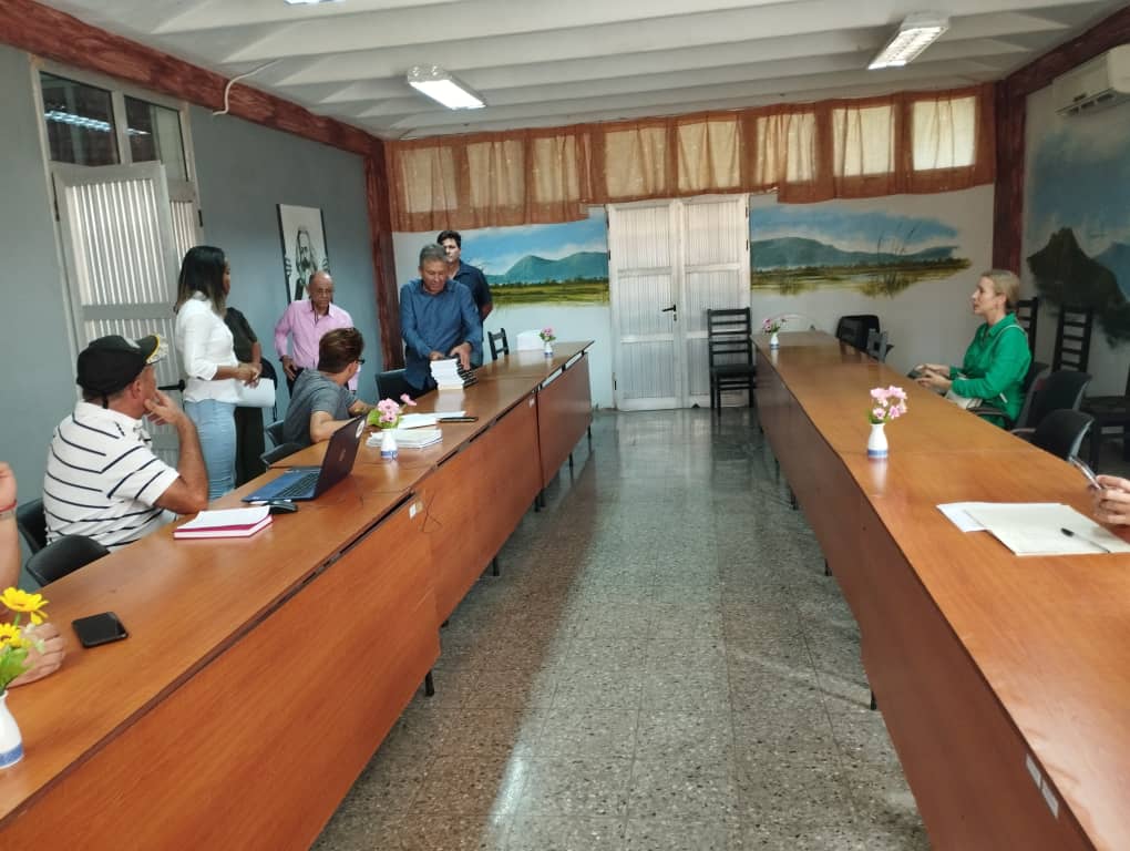 Presentación de libros sobre las cuevas en la provincia de Matanzas, con la participación de Ercilo Vento y la presidenta nacional de la Asociación Nacional de Espeleología Nuñez Jiménez. #ipvcecm #ipvcecarlosmarx #ipvce #MatancerosEnVictoria #CubaMined #LeerEsCrecer