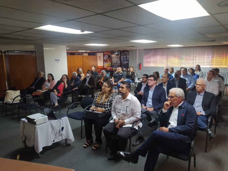 POTENCIAL PRODUCTIVO EXPORTADOR DE LOS ESTADOS FRONTERIZOS EN LA CIZ.
<a href="/pavohenry/">Henry Perez</a>

<a href="/Conindustria/">Conindustria</a>

<a href="/fedecamarazulia/">FEDECÁMARAS ZULIA</a>

<a href="/consecomercio/">Consecomercio</a>

<a href="/acoinva/">ACOINVA</a>

<a href="/CamaraMaracaibo/">Cámara de Comercio de Maracaibo</a>

<a href="/ACIL_oficial/">ACIL</a>
