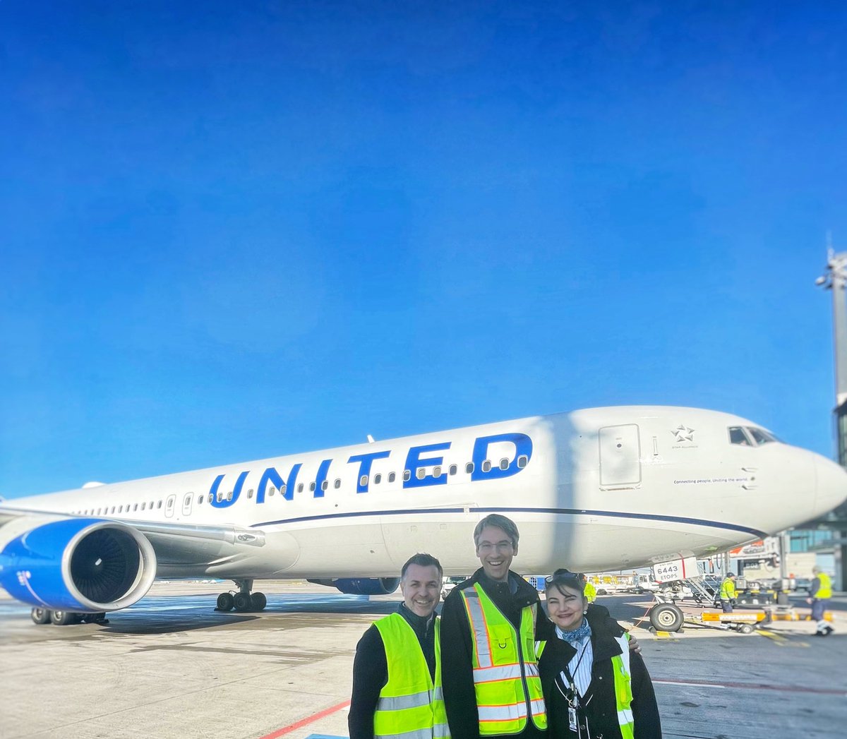 flyingphilipp's tweet photo. Thank you #teamBER for a fantastic year. It was a real pleasure to work with you all. Last day with sunshine made my departure a little bit easier. You’ll be missed #GoodLeadsTheWay @weareunited @SupaflySead @StephenMcUA @arvind_garcha @AndreaNPunited https://t.co/HOu9HTiiyh
