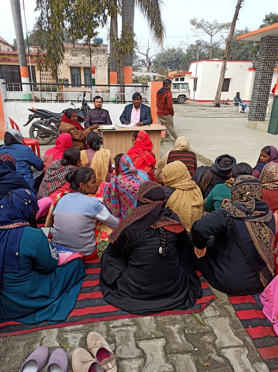 Samarth_RO's tweet image. “There is no alternative to digital transformation.&quot; Aganwadi workers training to use poshan tracker app. 
#Transpirancy #digitalinclusion #Digitilization #CMfellow #Aspirationalblock