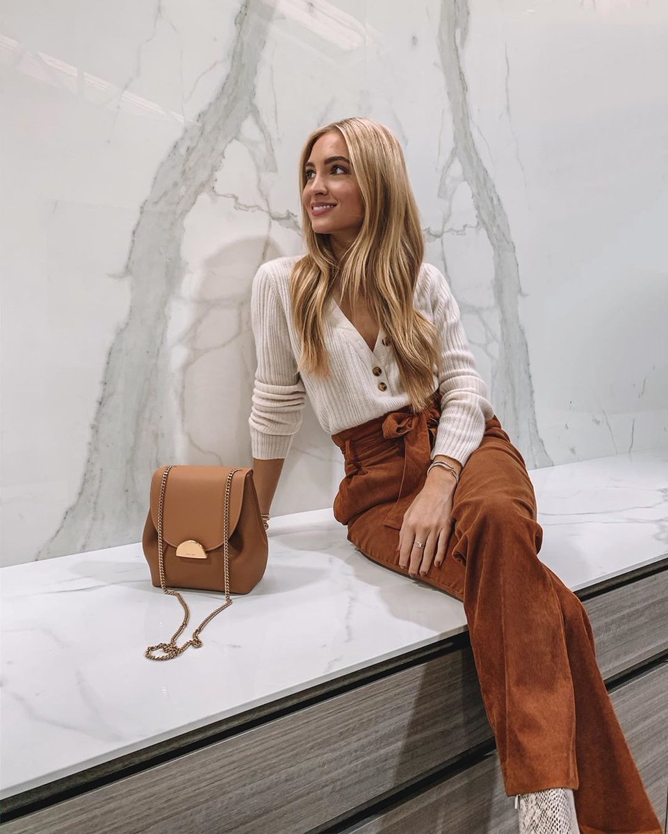 buy1_best's tweet image. Look chic and stylish in this autumnal look: Orange Pants and White Sweater! Get some outfit inspiration from the streets of New York City. #Fashionista #OrangePants #WhiteSweater #NYCOutfits #NewYorkStyle #FallFashion

bestbuy.a777web.com