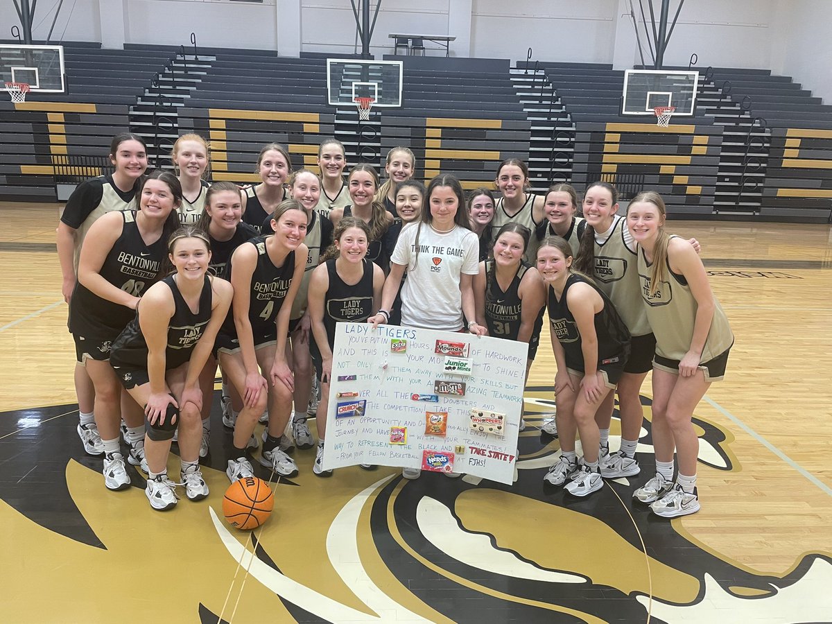 maeaves's tweet photo. Thank you @FJHS_GBB for the encouraging sign before @BvilleGirlsBB heads to the state quarterfinals today at 4:00 vs Cabot. #GoTigers Have to admit I’m a Rolo fan!! https://t.co/WNUf986Zrj