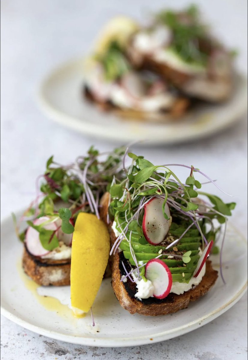 AVOCADO TOAST WITH LABNEH &amp; ZA’ATAR

The ideal weekend brunch option!

For the full recipe, click here: iinh.net/recipe/avocado…

#brunch #avocadotoast #nutrition #delicious #wholefoods #realfood #food #healthyfood