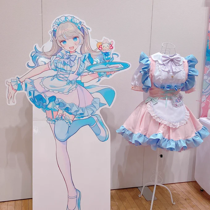 卒業制作でメイドカフェを作りました*⋆꒰ঌ┈┈┈┈┈┈┈┈┈┈ ໒꒱⋆*スペース余ったりタペストリー歪んじゃったりしたけど明日明後日来てくれる人よろしく左に置いてあるメニューは手に取って見て欲しいのと、あとは写真撮影大歓迎です 