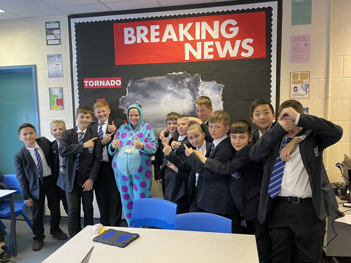 Mr_Llewellyn_'s tweet image. In J2, we were very lucky to have a special world book day visitor this afternoon. 😂 @MrsWGriff @YGTredegarCS