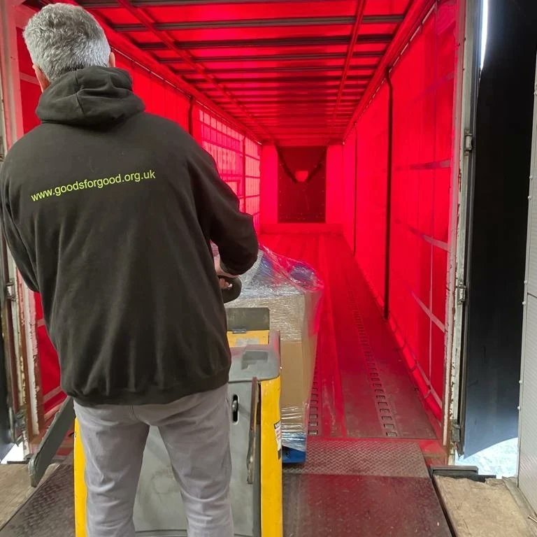 GOODSFORGOODuk's tweet photo. And we're off ✈️ As the 2nd flight, filled with essential bedding, makes it way to #Türkiye we have once again collaborated with @MDAUK_ to provide emergency relief. Thanks to Comfy Group, @oneretailgroup, @my1styears @SEKO_Logistics
and @VirginAtlantic for making this happen 💚 https://t.co/k1n9H9Irln