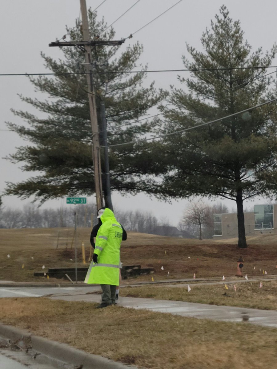 Every morning, 2 Clay County deputies help direct our traffic at <a href="/Gateway6NKC/">Gateway6NKC</a> . Today I watched as a young adult brought them coffee.
Do something kind for someone today.
#GoGrizzliesNKC