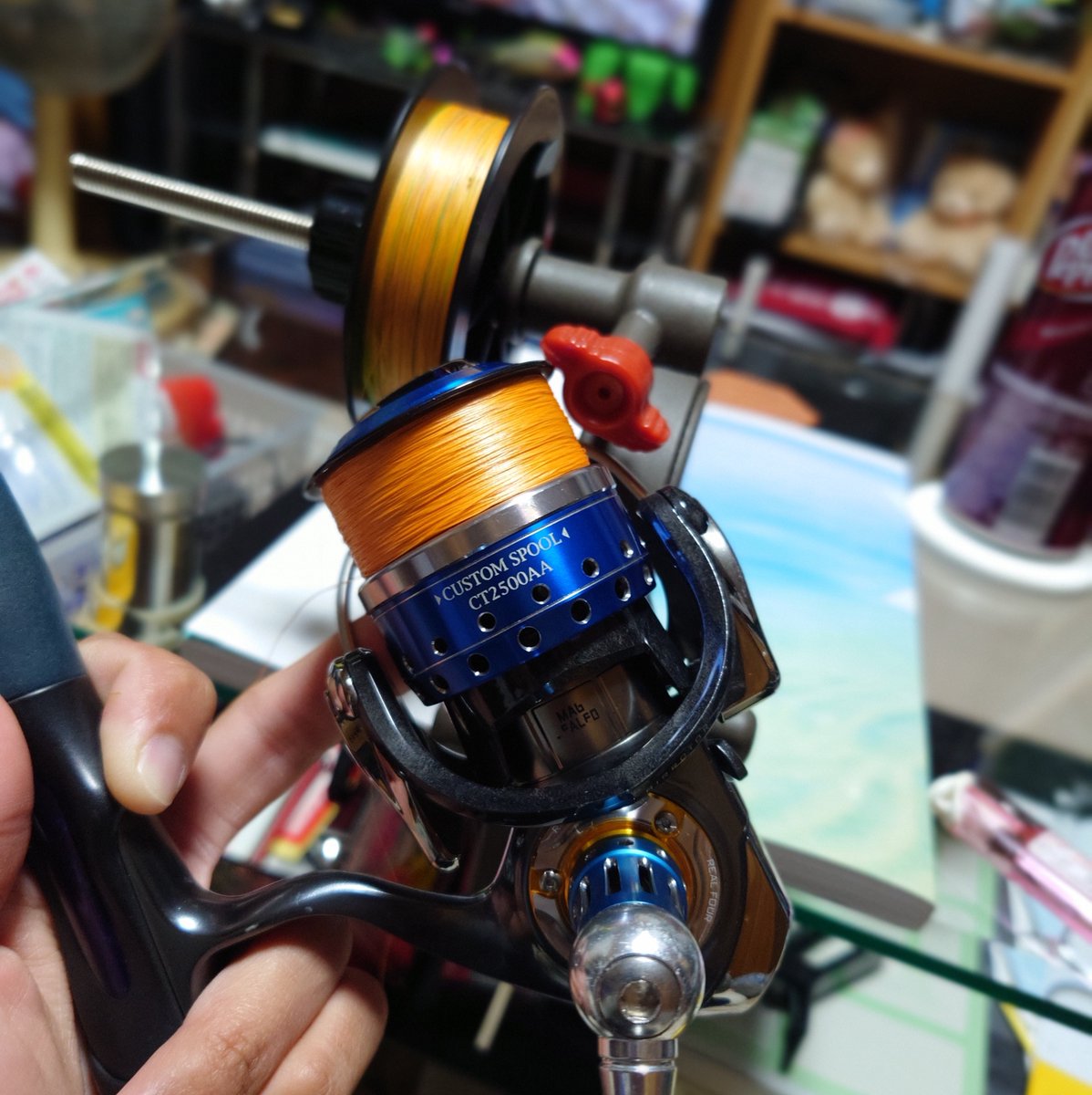 yugoturiaka's tweet photo. ライン裏返し作業。
頻繁に巻き替えできないから節約と💰
#momoi #castPE #スタジオオーシャンマーク #高速リサイクラー https://t.co/IY6ZqsiK8g