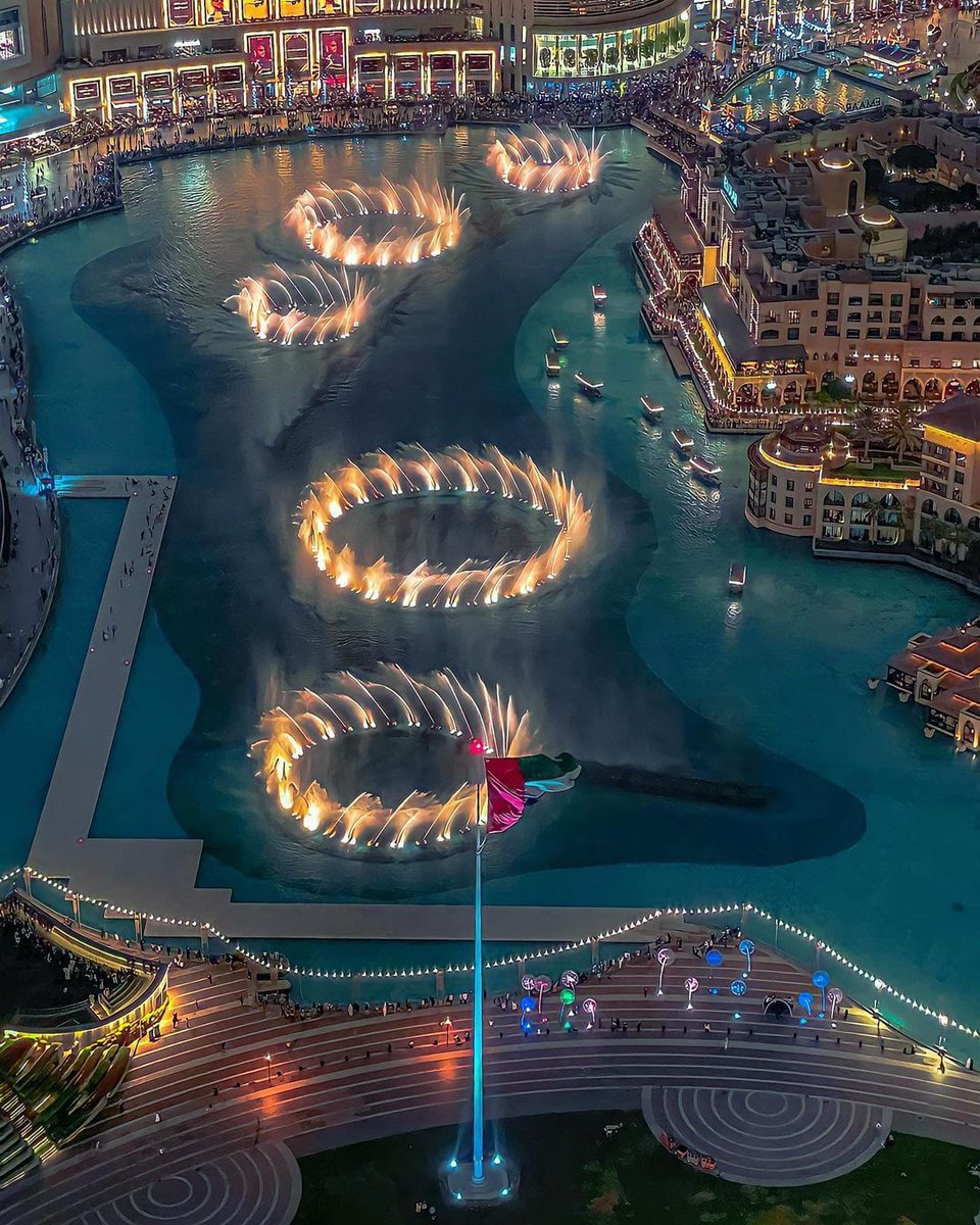 PicsDubai's tweet photo. The Dubai Fountain — The world's tallest performing fountain. #Dubai #PicsDubai

Photo by @abdulaziz_photos https://t.co/Q8OB55e2eW