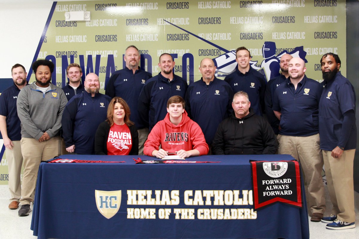 heliascatholic's tweet photo. A big #SaderShoutout to these three Crusaders who have signed letters of intent to continue as student-athletes at the collegiate level:
🏈 Trey Bexten to @BenedictineKS
🏃‍♀️ Schyler Phillips to @WashburnUniv
🎾 Ethan Foucheaux to @websteru
#SaderStrong #OnwardToVictory https://t.co/iM2KByatsa