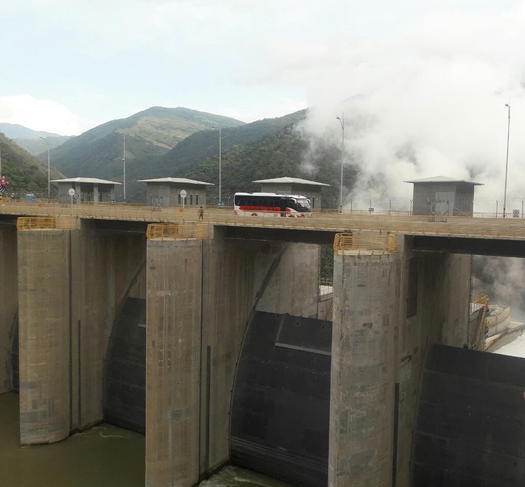 soydeituango's tweet photo. #Coonorte viajando desde Ituango hacia Medellin #Hidroituango https://t.co/wmfCmnF3vV