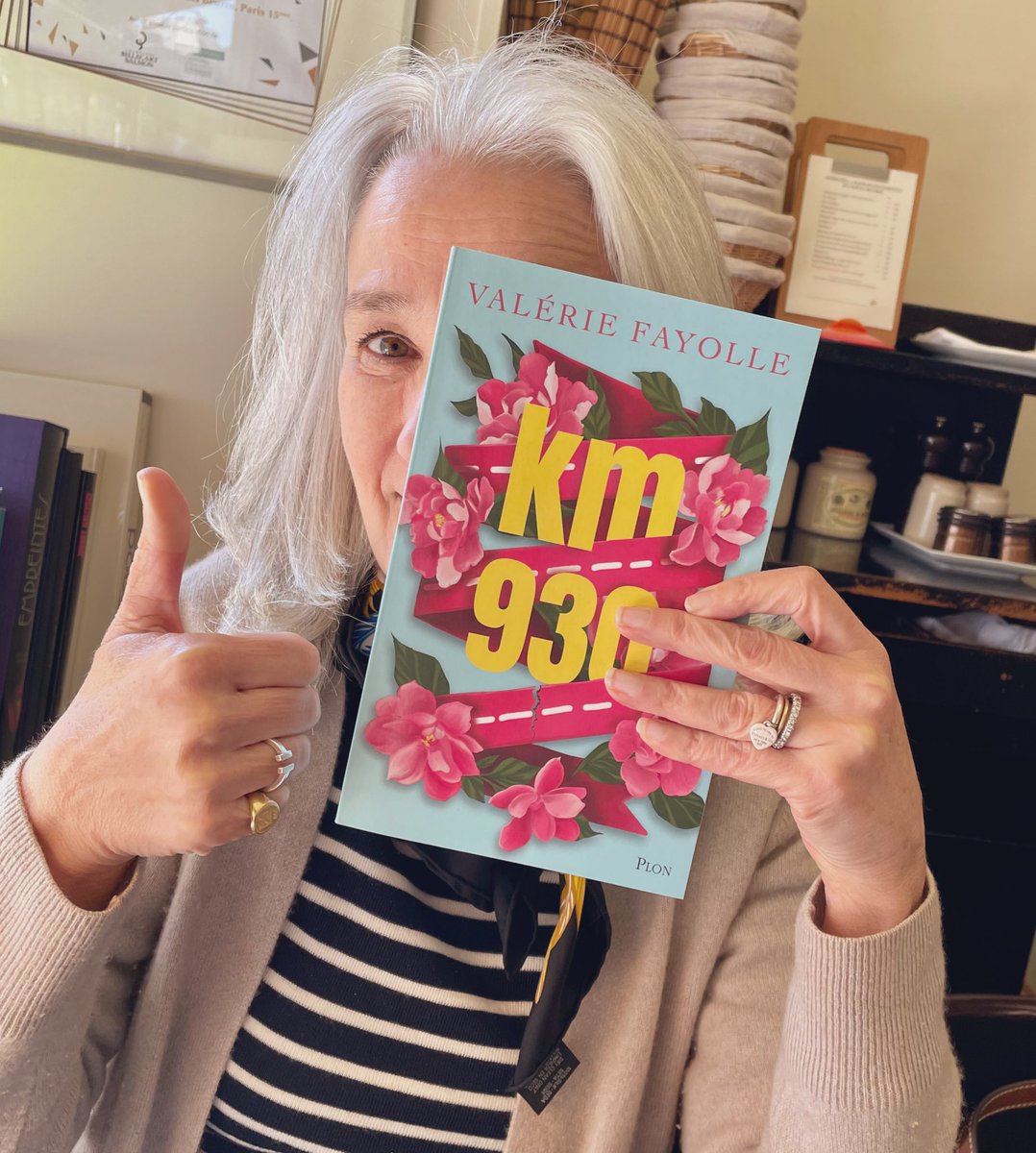 tatianaderosnay's tweet photo. Je l’ai ! @Valerie_Fayolle 😜🚀 #km930 https://t.co/3PLSyrpM6K