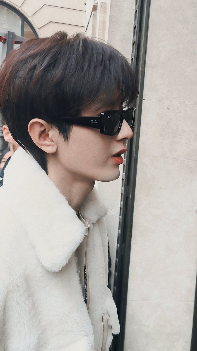 CYKLWSL's tweet photo. These pictures of Cheng Yi are really wonderful. They have a high nose, a sharp face, and their side faces are absolutely gorgeous

paris fashion week @Lanvin ChengYiLanvinxParis #ChengYiLanvinxParis https://t.co/SLkmtI11Sf