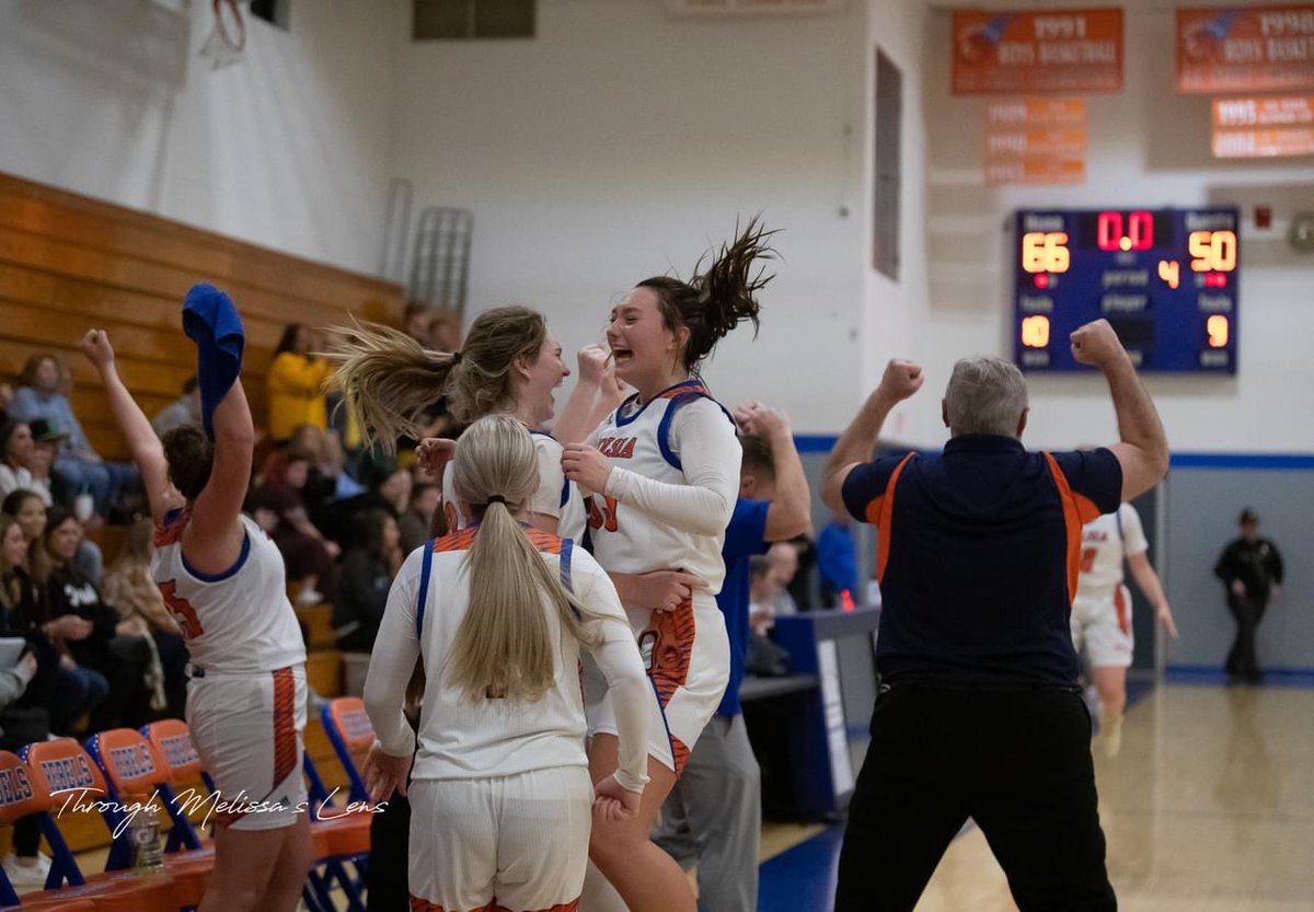 KeriganSalmons's tweet photo. Regional champions!!
STATE BOUND💙🧡 https://t.co/ex805mf1Xt
