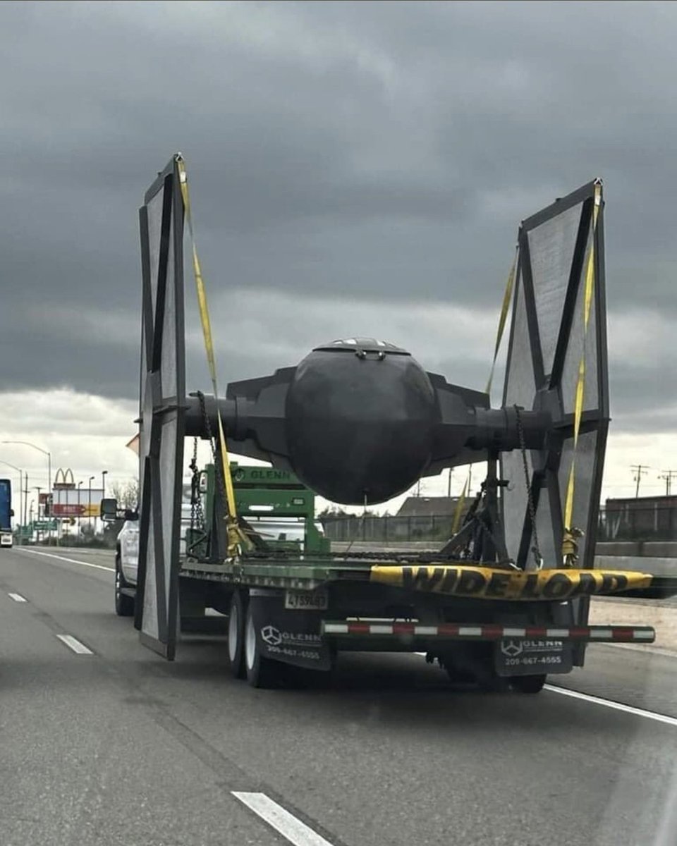 RAF_Luton's tweet image. Photo of the Day: The X-Wing fighter jet of Star Trek Squadron being taken from LARPA to the Broom Lake test facility to qualify for its Public Display Approval before it can perform at airshows later this year.

Photographed from a Canberra #StarTrek #StarWars #Mandalorian