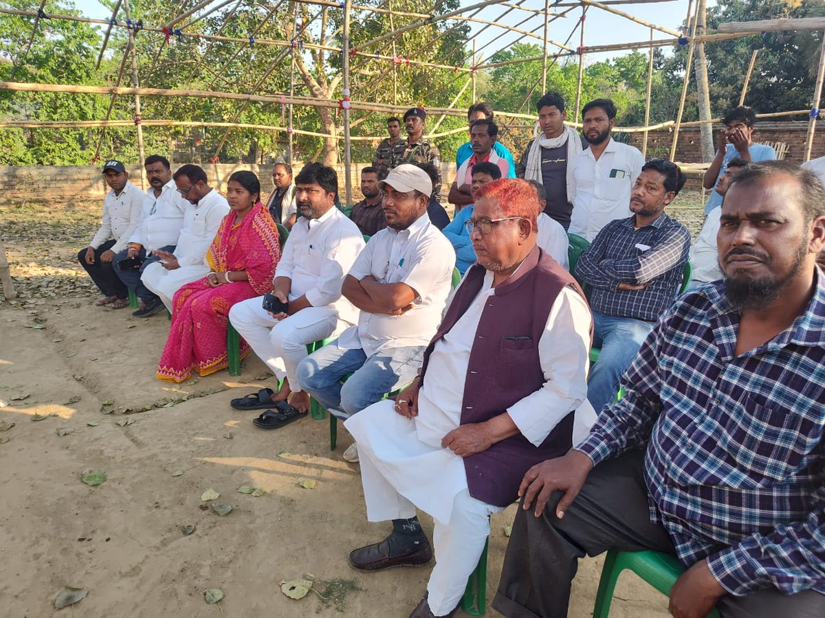 HansdakVijay's tweet photo. अपने पार्टी कार्यकर्ताओं के साथ आज पाकुड़ प्रखंड  के कोलाजोरा, बरहाबाद, शिवतल्ला, पोचाथोल, रामपुर, चांदपुर, गोपीनाथपुर, हरिहरा, हरिगंज, गांधईपुर, सीतेशनगर, पृथ्वीनगर, चांचकी सहित दर्जनों गांव के ग्रामीणों के बीच गया। उनकी समस्याओं से अवगत हो, अधिकारियों को समाधान का निर्देश दिया। https://t.co/w0m7X2ESoM