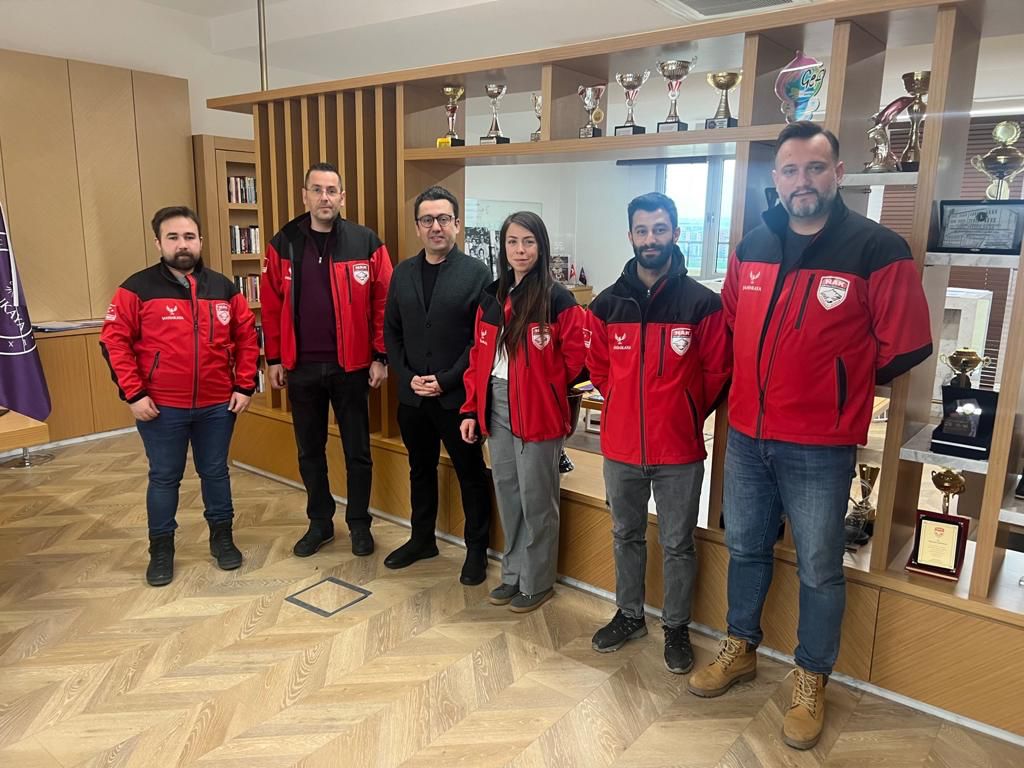 nak_sar's tweet photo. Uzun yıllardır derneğimize olan desteğini hiçbir zaman için esirmeyen Şahinkaya Eğitim Kurumları Kurucusu Sayın Oğuzhan Şahinkaya ile deprem bölgesinde yaşadıklarımız ve yapabileceklerimiz ile ilgili bilgi paylaşımında bulunduk. https://t.co/xifinQN3h6
