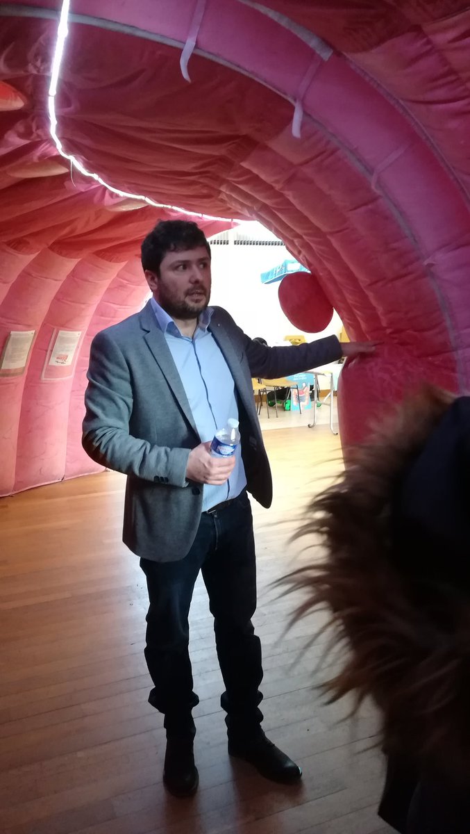 CAseptfcb's tweet photo. Démonstration très pédagogique sur l'intérêt du dépistage du cancer colorectal par le Dr Moreno MSP Champlitte. #MarsBleu #ColonTour #FeMaSCo #CPAM70 https://t.co/KjmRsBnwaY