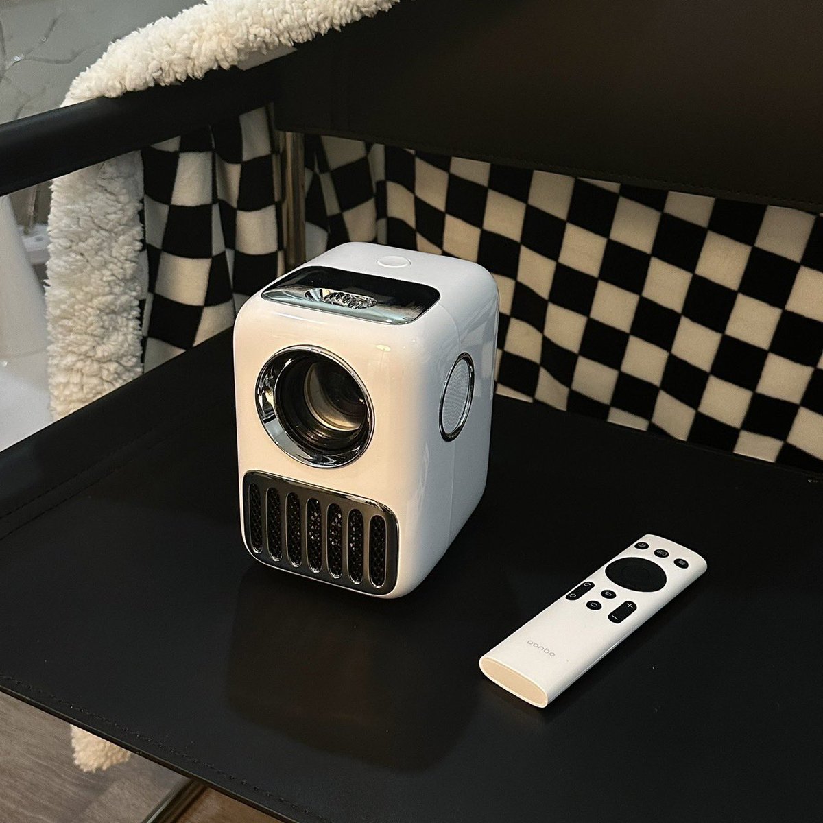 yoxrgravity's tweet photo. พูดจริงนะ การมี projector สักเครื่องไว้ในห้อง เปิดดูหนังตอนเหนื่อยๆ + ปรับมู้ดห้องดีจนคุ้มราคาที่ซื้อมาแล้ว ㅜㅡㅜ ของเรา wanbo T2R max ชัดตาแตกกก ราคาสูงหน่อยแต่เราได้ส่วนลดเยอะ เดี๋ยวจะแนะนำจุดเก็บโค้ด shopee ไว้ใช้ให้ทันและใช้ได้จริง 👍🏻 https://t.co/vjTcydqC13