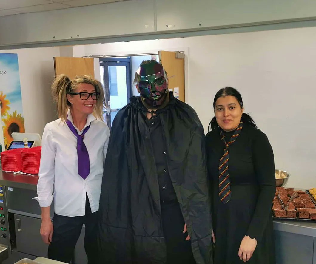 HCLcatering's tweet image. 📚 Yesterday was a success! 

Our cooks went all out with their costumes, decorations, and food displays to create a world of novel fantasies. 🌟 

We hope we inspired a love for reading and creativity in everyone! 

#WorldBookDay #CreativeCooks #EducationCatering