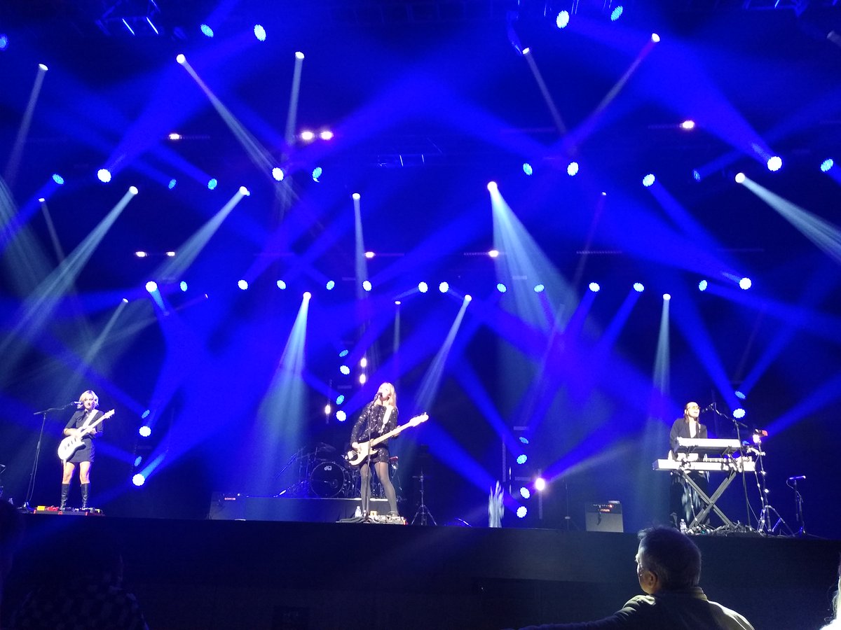 dreamscapes_mag's tweet photo. Join DreamScapes Editor Ilona Kauremszky as she tours the new 5,000-seat #OLGStage at #FallsviewCasino in #NiagaraFalls at a media tour highlighted by an exclusive performance by Juno award-winning Canadian band, @TheBeaches.

@olg_ca https://t.co/amQqMiIE6Z