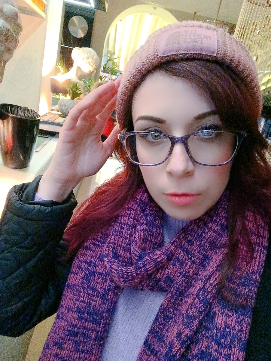 LuxSylva_'s tweet photo. Hello~
Yes, I wear glasses
#fancybar https://t.co/PtPEKiC4Rl