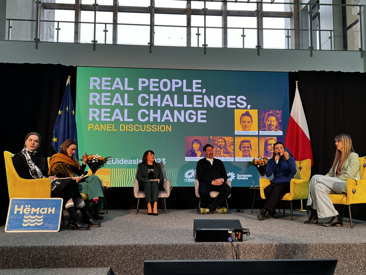 wjedroszkowiak's tweet photo. 🔴 Dzień dobry #EUIdeasLab ✊🏻🔥 @DominikaLasota1 o lekcjach, które płyną z wschodnioeuropejskiej tożsamości. Na scenie Jana Shostak, @TerryReintke, @thomaswaitz i Justyna z @aborcyjnydream 🙏🏻 https://t.co/l4ylU9lvtJ